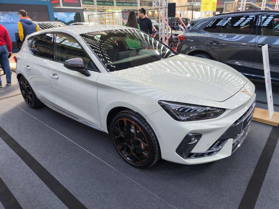 Dah Španije u hali 1: Seat i Cupra izlažu aktuelnu ponudu FOTO