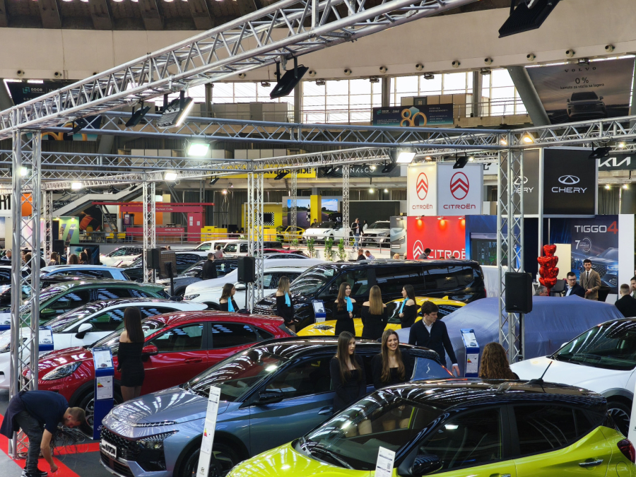 Skočila prodaja novih automobila u Srbiji, ali jedna kategorija beleži dramatičan pad