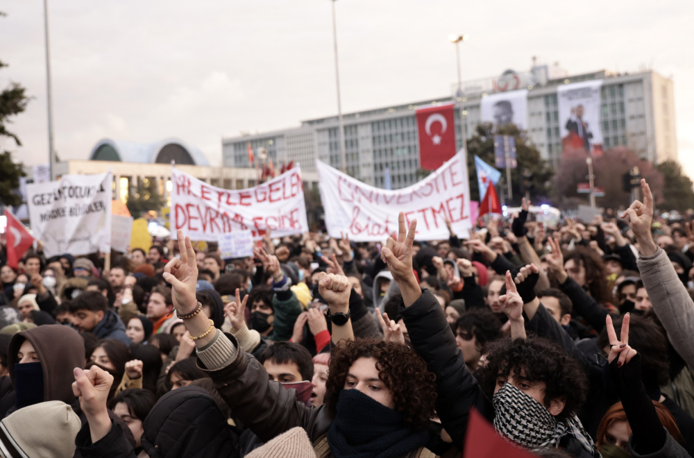 Turska na kolenima: Investitori povlače kapital, lira pada