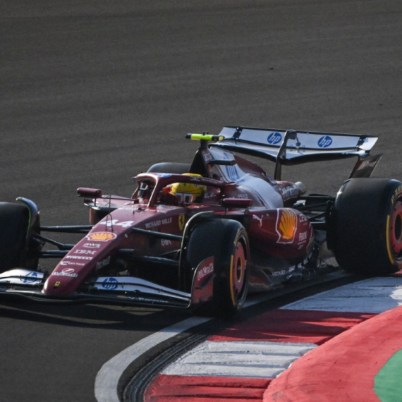 Počelo je – Hamilton stavio Ferari na prvo mesto