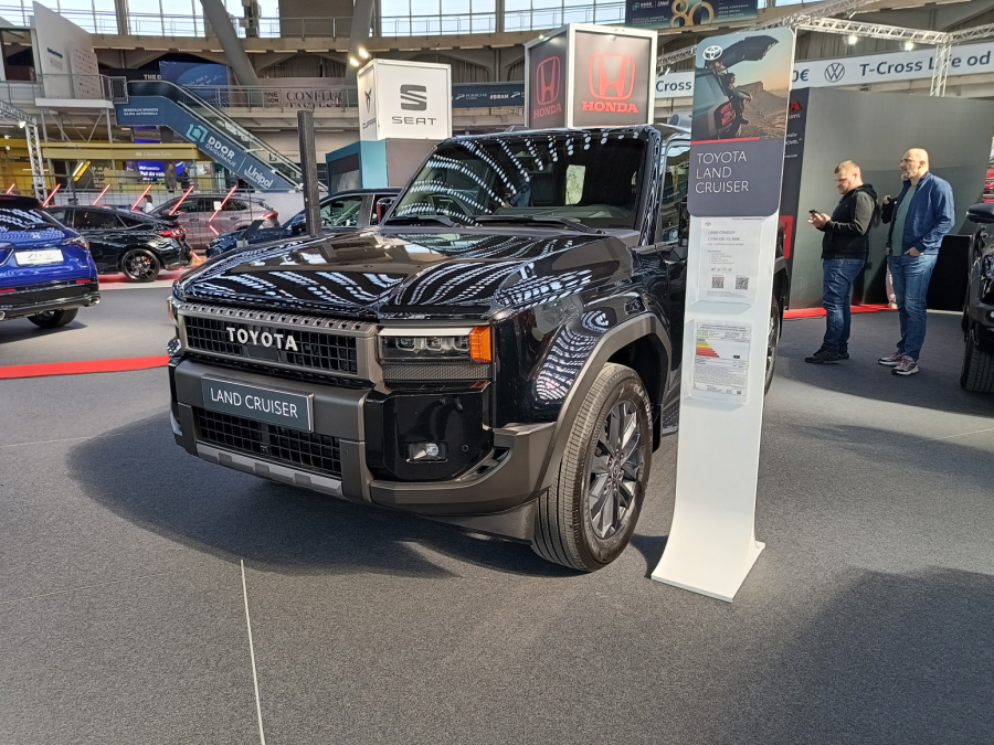 Toyota na sajmu automobila u Beogradu: Od igle do lokomotive FOTO