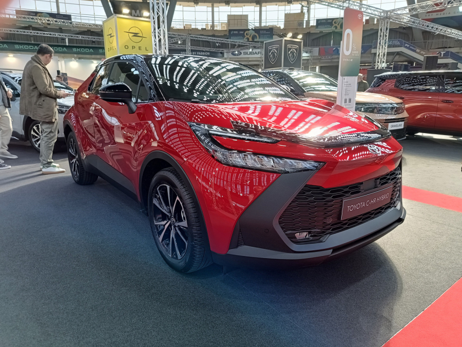Toyota na sajmu automobila u Beogradu: Od igle do lokomotive FOTO