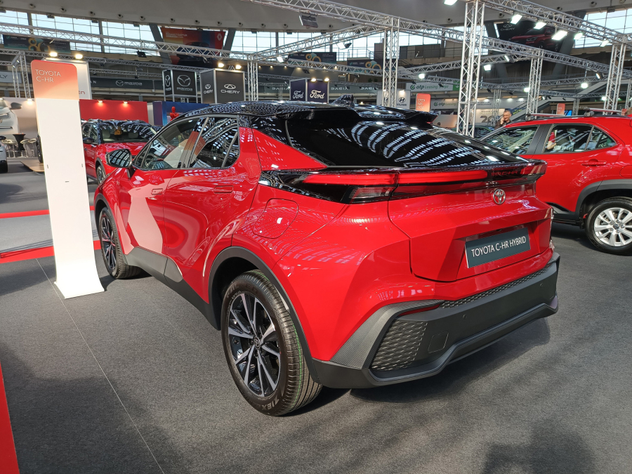 Toyota na sajmu automobila u Beogradu: Od igle do lokomotive FOTO