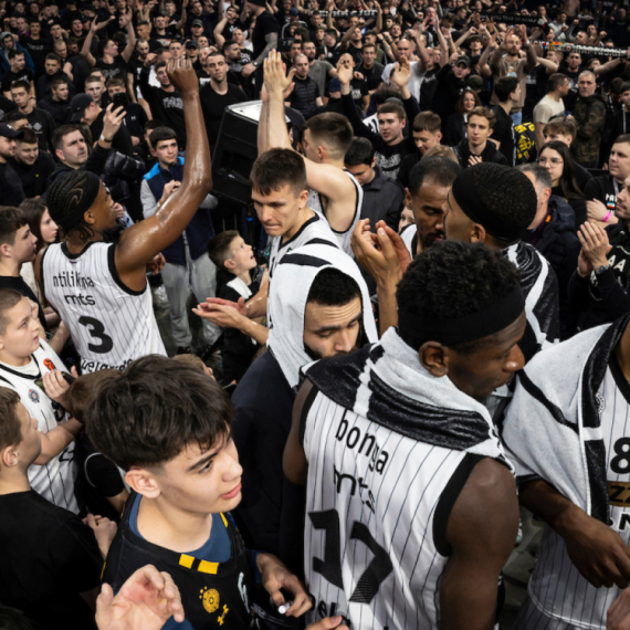 "Grobari" ostali u Areni; Istorijski debakl Partizana!; "Izvinjavam se navijačima, ovo nije normalno"