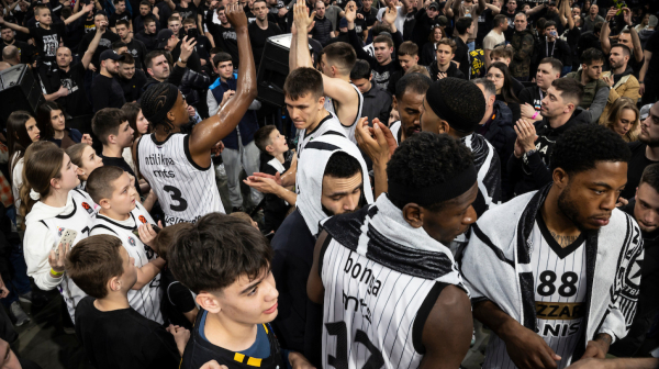 "Grobari" ostali u Areni; Istorijski debakl Partizana!; "Izvinjavam se navijačima, ovo nije normalno"
