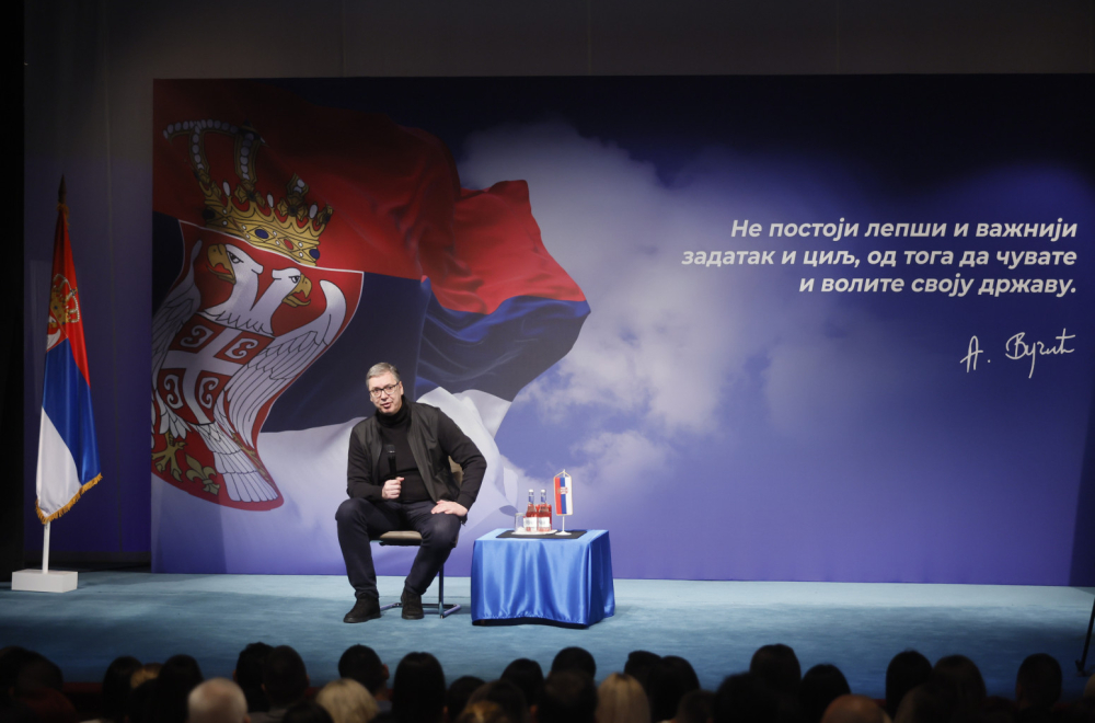 Vučić razgovarao sa građanima u Leskovcu: Nikada neću odustati od svoje politike; Njihova politika je nasilje