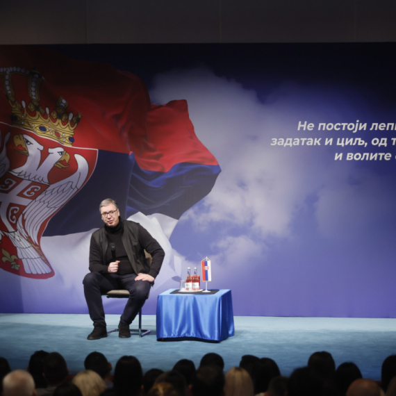 Vučić u Leskovcu: Potreban bar jedan veliki investitor; Mali preduzetnici od suštinskog značaja