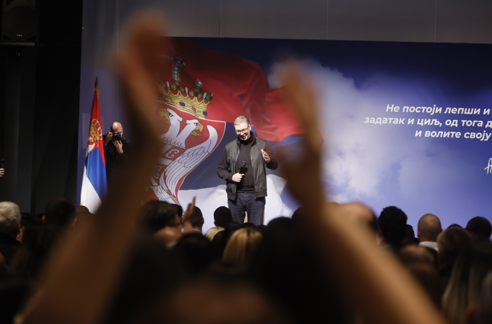 Vučić razgovarao sa građanima u Leskovcu: Nikada neću odustati od svoje politike; Njihova politika je nasilje