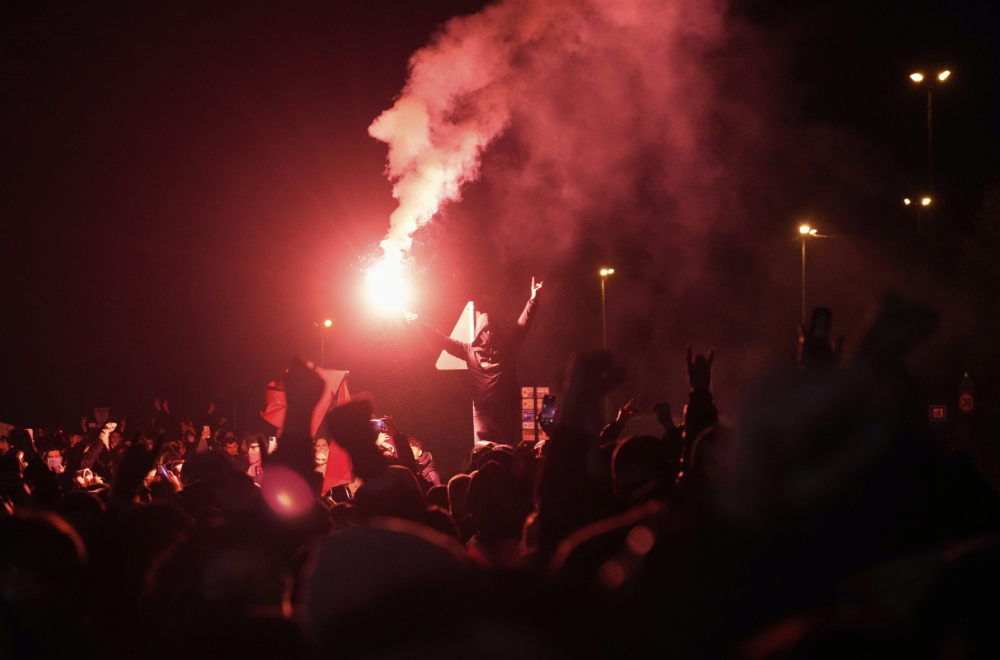 Veliki protest u Istanbulu: Zastave, baklje i kordoni policije FOTO/VIDEO
