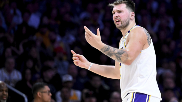 Ne pomažu Dončić i Lebron: Čikago Bulsi osramotili Lejkerse VIDEO
