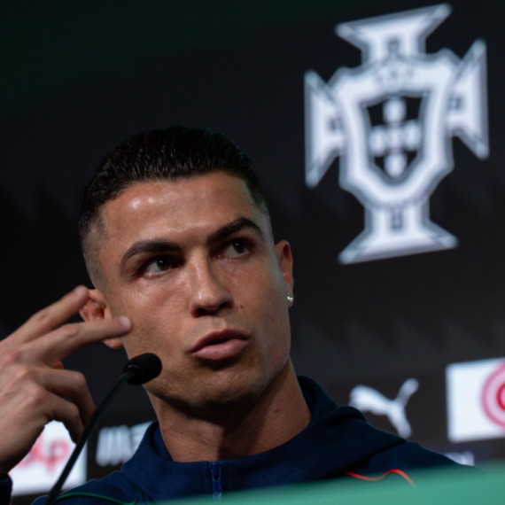 Ronaldo "poludeo" na konferenciji: "Gledajte me u oči"
