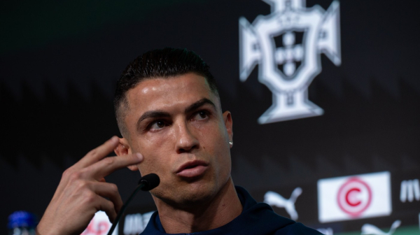Ronaldo "poludeo" na konferenciji: "Gledajte me u oči"