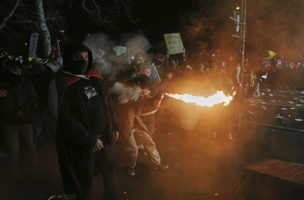 Rusvaj na ulicama Istanbula: Uhapšeno više od 40 demonstranata FOTO