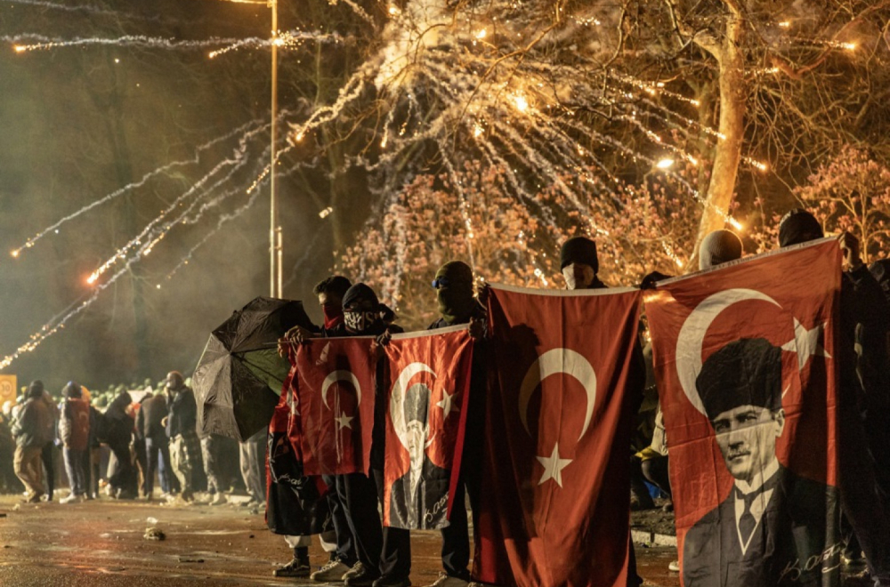 Turska pred pucanjem: Stotine hiljada ljudi na ulicama; Uhapšeni novinari FOTO/VIDEO