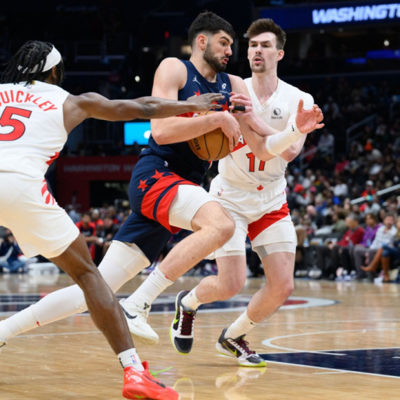 Vukčević dvocifren; Boston šutnuo 50 trojki, povredio se Tejtum; 17 asistencija Sabonisa! VIDEO