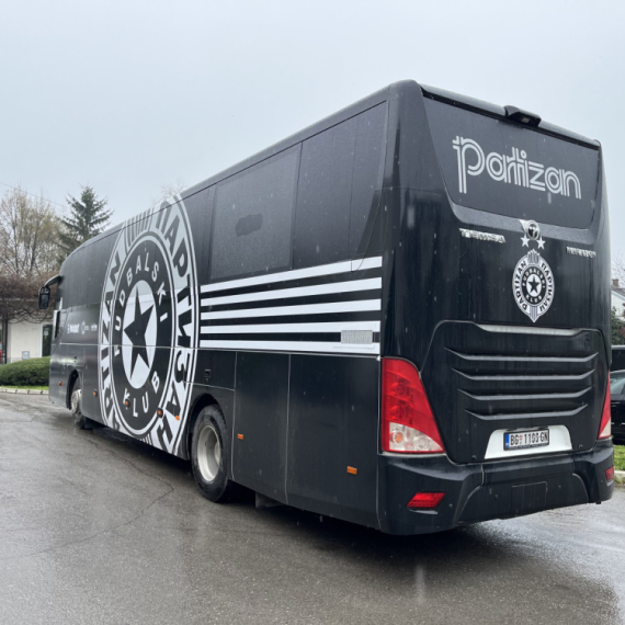 Partizan ima novi autobus FOTO