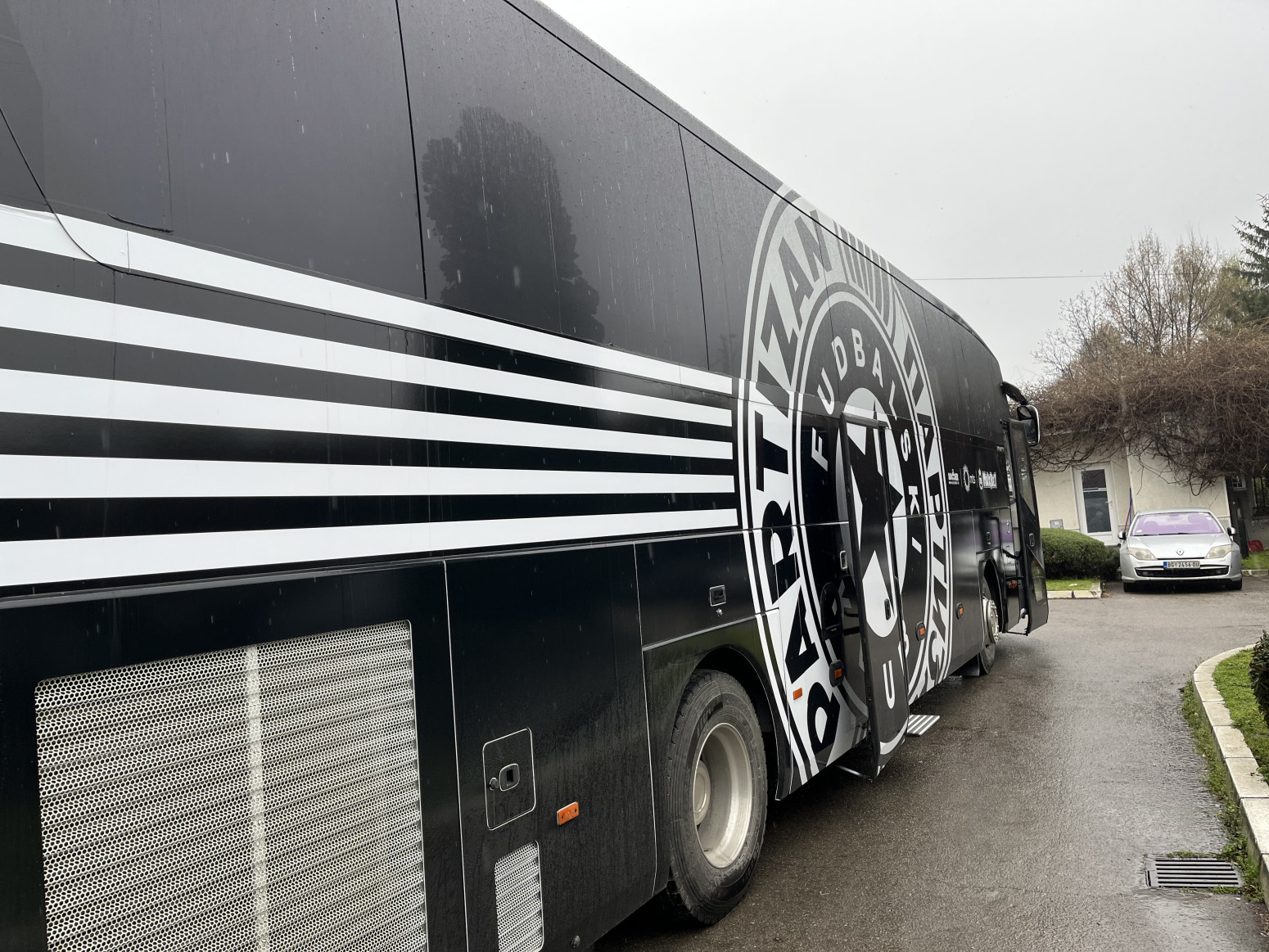 Partizan ima novi autobus FOTO