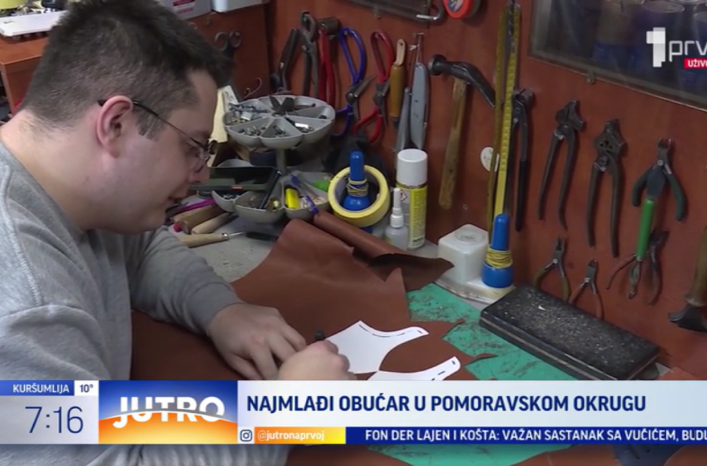 Za 8 godina ručno izradio preko 200 cipela: Ovo je najmlađi obućar u Pomoravskom okrugu VIDEO