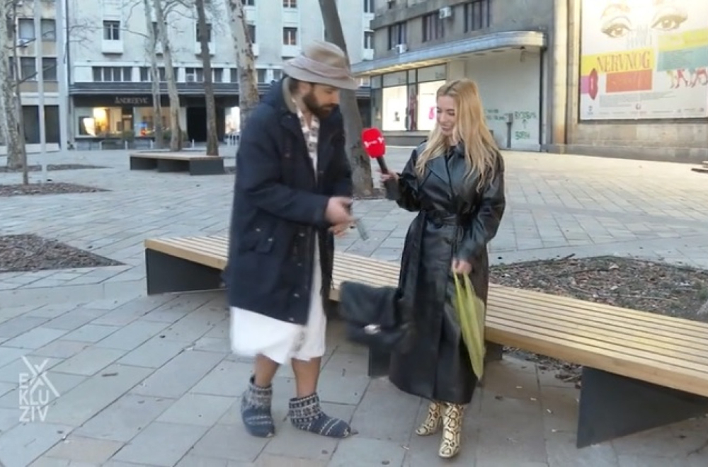 Poznati glumac ležao na klupi u centru Beograda: Ljudi ga pitali da li je dobro FOTO/VIDEO
