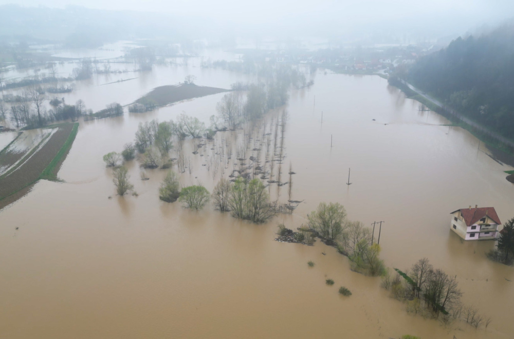 Drama: Izlila se reka kod Loznice, sve je pod vodom; Ljudi u strahu FOTO/VIDEO