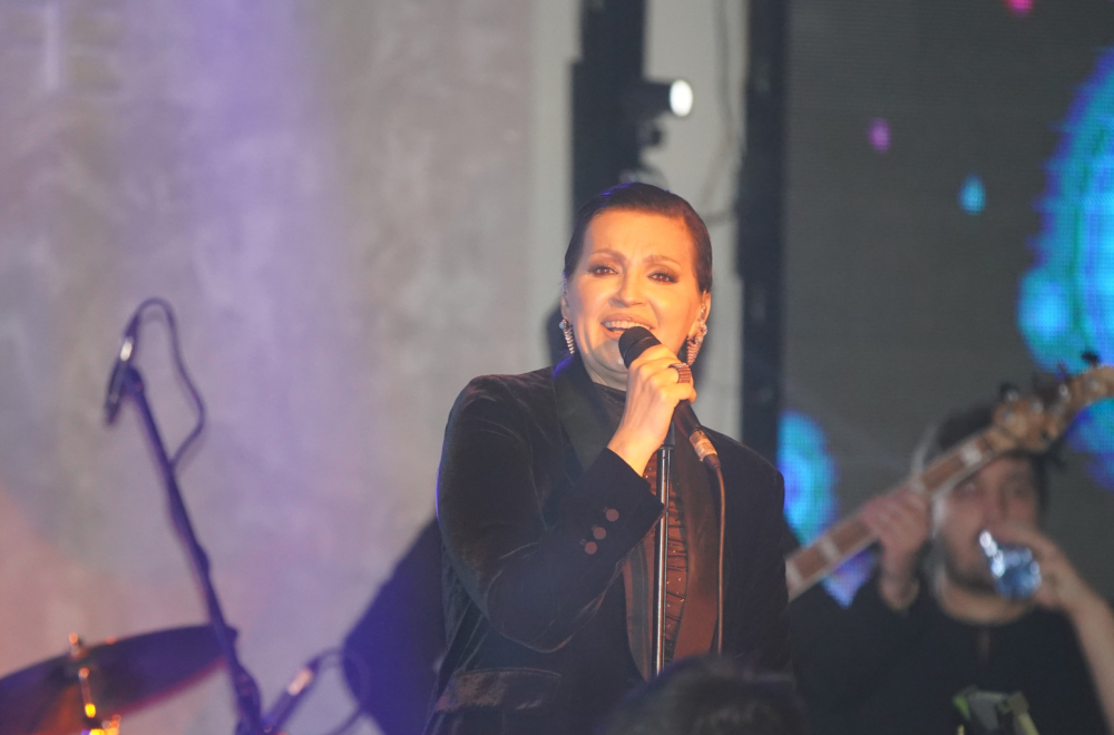 Neočekivano: Nina Badrić na novom albumu Crnog Ceraka, a evo šta nas očekuje 12. aprila u Beogradskoj Areni