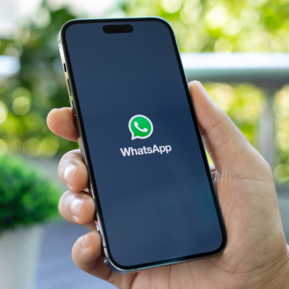 Konačno stiglo: WhatsApp omogućio dva naloga na iPhone-u i moćne AI funkcije
