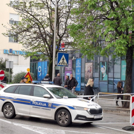Pucnjava u centru grada – napadač uleteo u banku i uzeo radnika za taoca, pa pucao na policiju FOTO