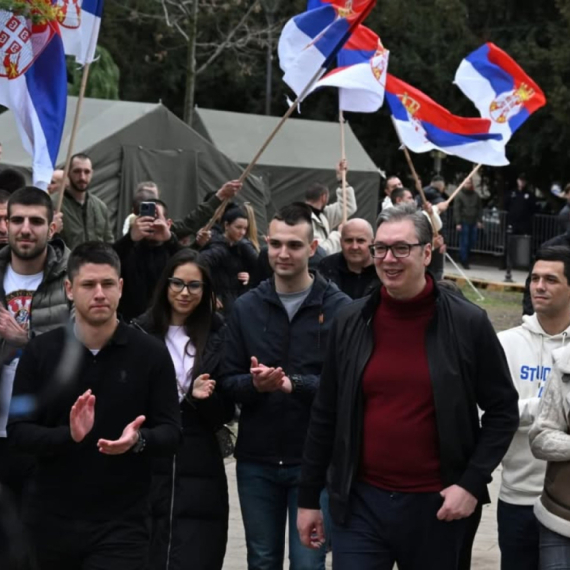 Vučić sa studentima: Država je uz vas, vratićemo normalan život u Srbiju; Odgovaraće nadležnim organima FOTO