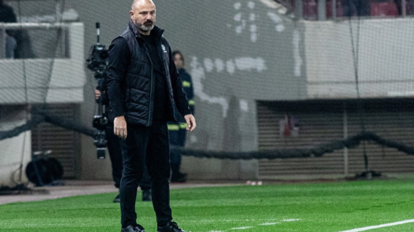 Bruka Stankovićevog Spartaka i haos na derbiju – odvajali su ga od fudbalera VIDEO