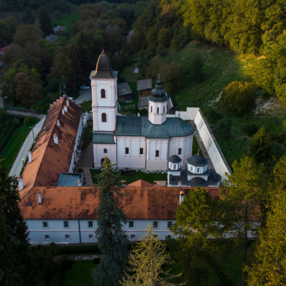 Vrt jednog od najlepših srpskih manastira kopija je Versaja FOTO
