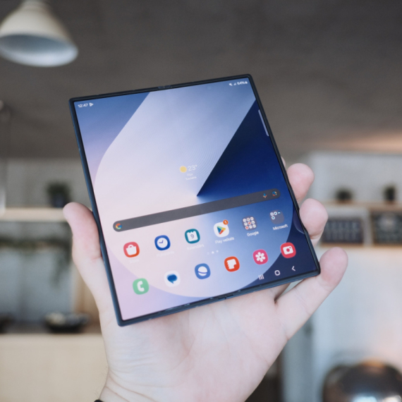 Samsung želi telefon koji se savija i ka unutra i ka spolja