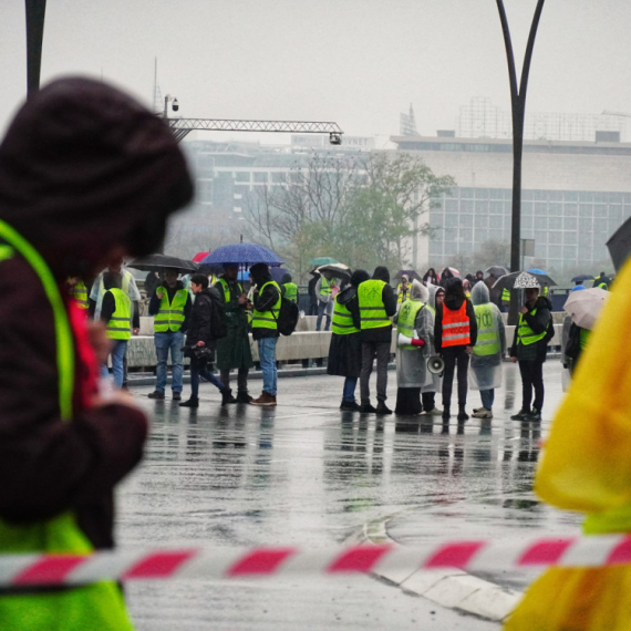 Šta se krije iza kulisa protesta: Uništavanje porodice i SPC?