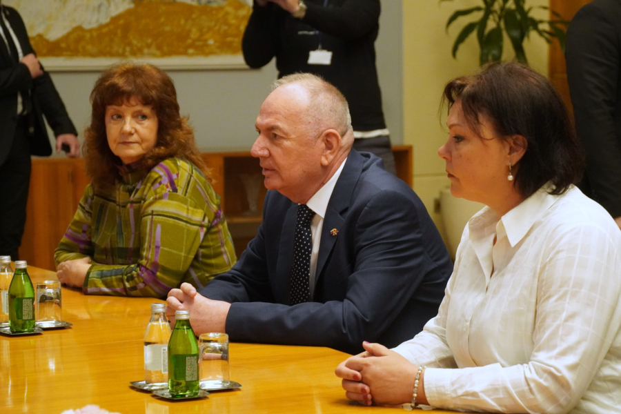 Consultations on PM-Designate have begun: After the Russian Party, Vučić talks with representatives of SVM