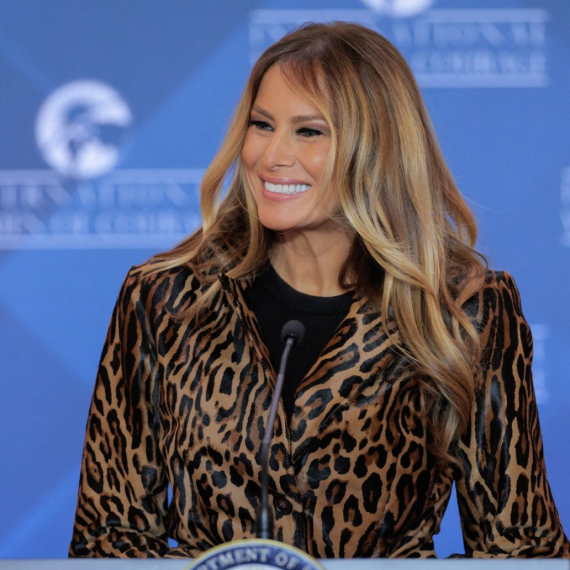 Jezivi kič ili pravo savršenstvo? Melanija Tramp "običnim" izdanjem napravila haos FOTO