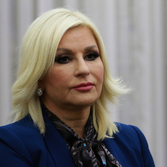 Zorana Mihajlović odgovorila Milošu Jovanoviću: "A Vi ste pa pristojni sa nožem u pojasu" VIDEO