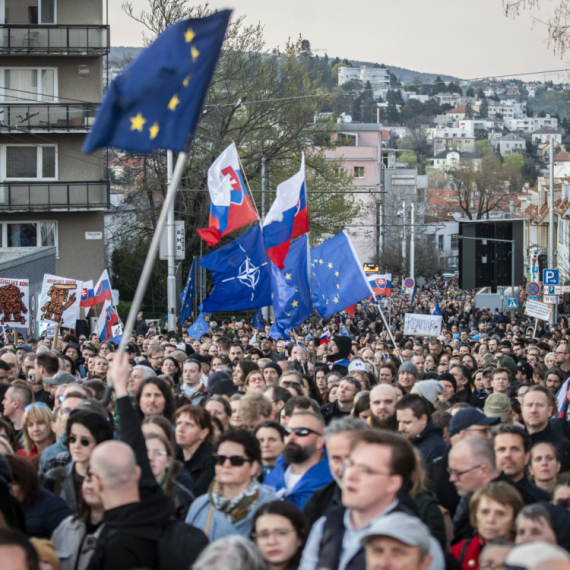 Hiljade na ulicama Košica: Svi uzvikuju – ne ruskom zakonu!