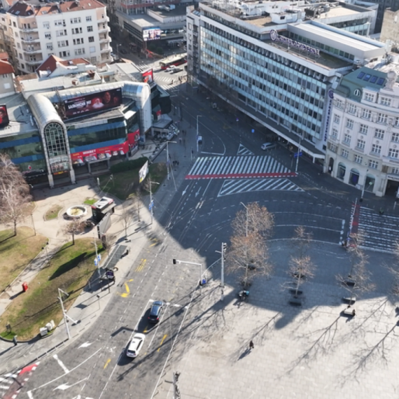Novo saobraćajno rešenje u centru grada: U toku radovi na kružnom toku na Trgu republike FOTO