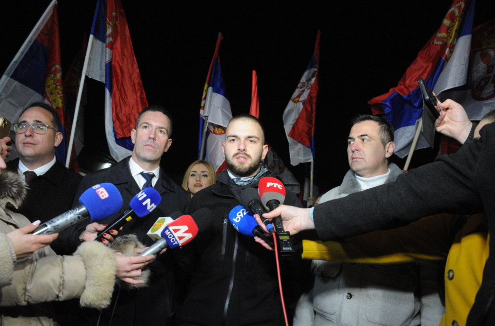 Srbin iz Zvečana stigao u Kraljevo: Put nije lak, krenuli smo da podržimo našeg predsednika