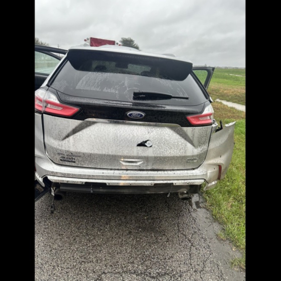Grom je udario Ford Edge usred vožnje: Pogledajte šta je sve stradalo FOTO