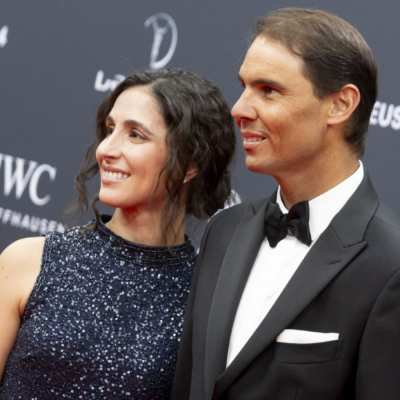 Rafael Nadal objavio retku fotku sa decom i suprugom: Svi gledaju fatalnu Mariju FOTO