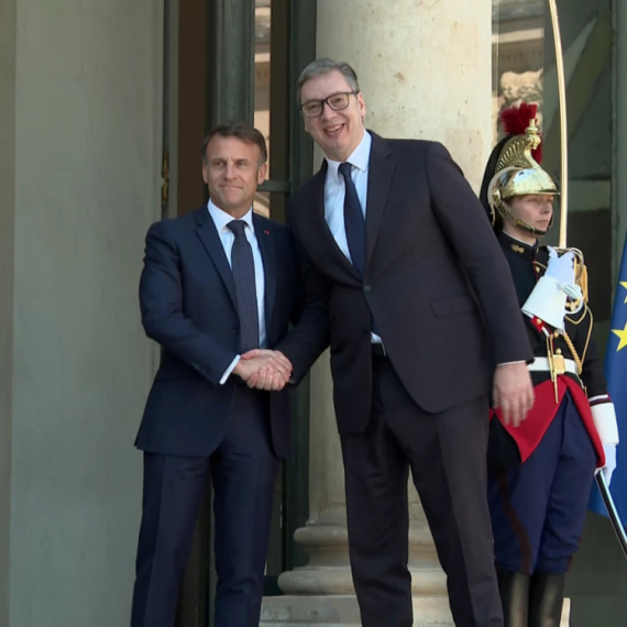 Vučić stigao u Pariz; Makron mu priredio svečani doček VIDEO/FOTO