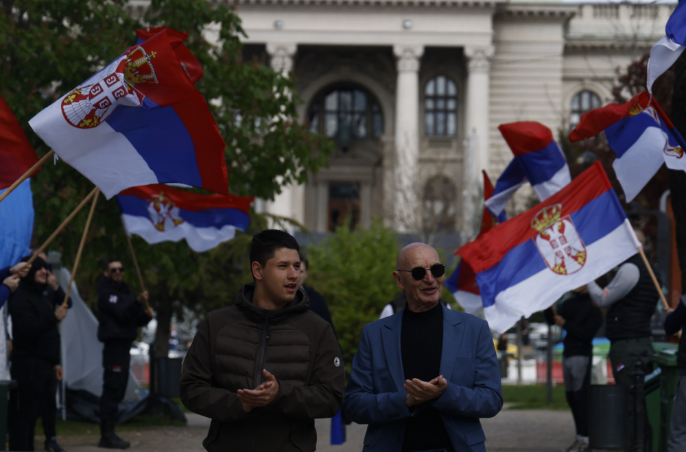 Studenti koji žele da uče dočekali komandanta Dimčevskog: "Drago mi je što podržavam ono za šta se vi borite"