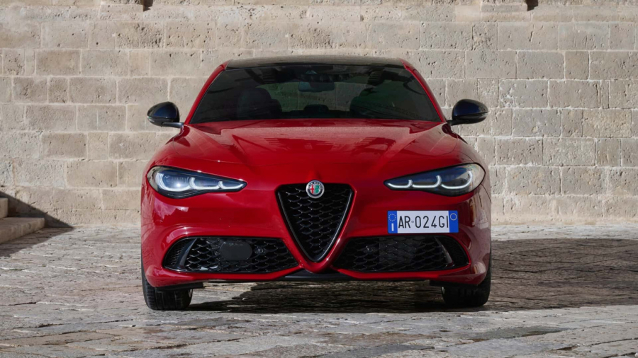 Ovo bi moglo da natera Stellantis da proda Alfa Romeo i Maserati!