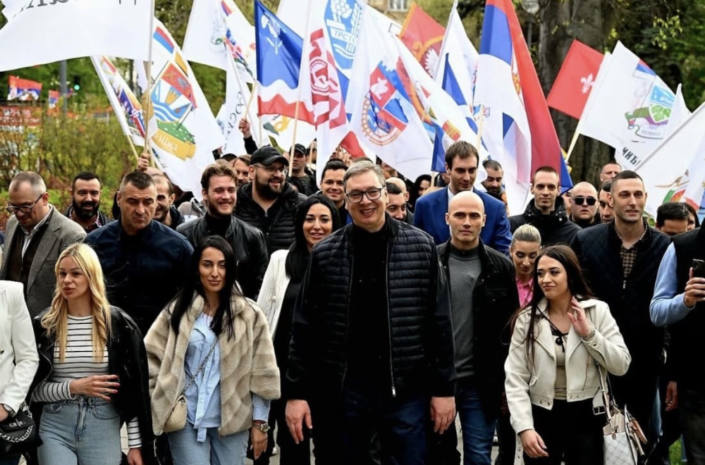 Vučić with the people on the streets of Belgrade: "Serbia has stood up! We won't give our country to anyone"