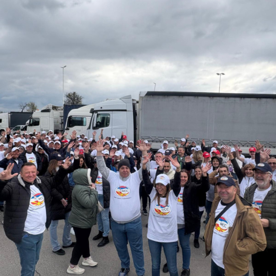 Krenulo 11 autobusa iz Severne Makedonije: Podrška Srbiji! FOTO