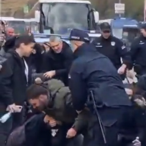Skandal blokadera: Probali da spreče ljude iz Novog Pazara da dođu na svenarodni sabor VIDEO