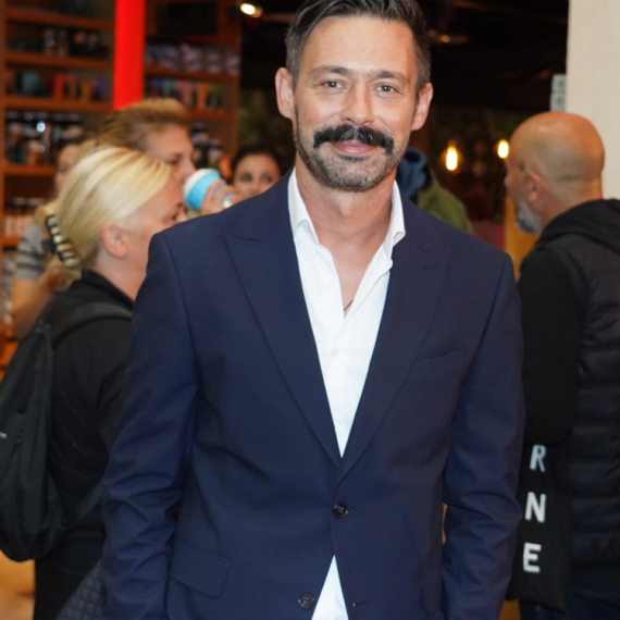Oženio se Milan Vasić: Mlada prava lepotica FOTO