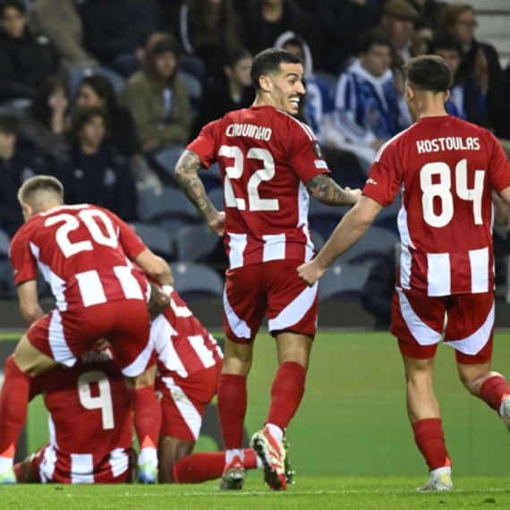 Rastavac bez trofeja – Olimpijakosu 19. "dupla kruna"