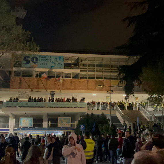 Students block RTS and RTV; The main entrance was unblocked by the quick action of the police PHOTO/VIDEO