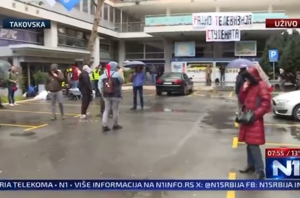 Siledžijstvo blokadera se nastavlja ispred RTS-a; Oglasilo se VJT: Pažljivo pratimo VIDEO